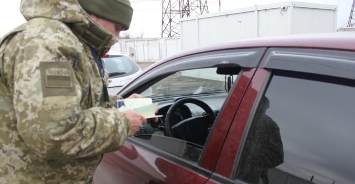 Затриманий на КПВВ чоловік розповів прикордонникам про службу у «ДНР» Затриманий на КПВВ чоловік розповів прикордонникам про службу у «ДНР»