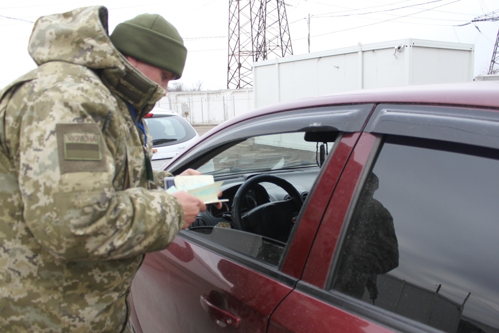 Затриманий на КПВВ чоловік розповів прикордонникам про службу у «ДНР»