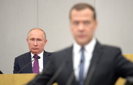 Путін призначив Медведєва прем’єр-міністром Росії (ФОТО)