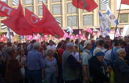 У центрі Києва мітингують профспілки та соціалісти (ФОТО, ВІДЕО)