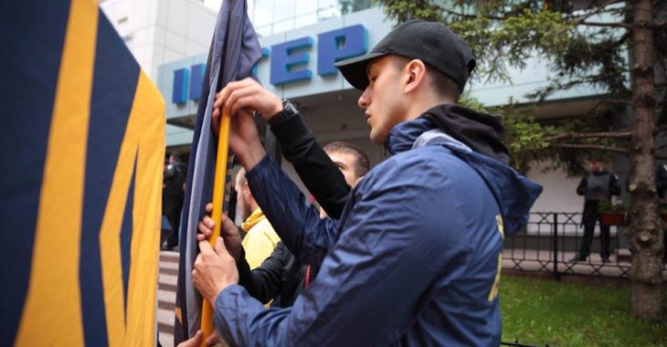 Поліція контролює ситуацію біля каналу «Інтер», який пікетують націоналісти, — Крищенко (ФОТО, Відео) Поліція контролює ситуацію біля каналу «Інтер», який пікетують націоналісти, — Крищенко (ФОТО, Відео)