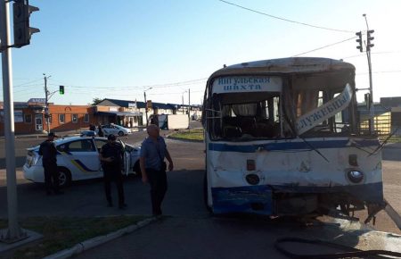 У Кіровоградській області перевернувся автобус з робітниками Інгульської шахти (ФОТО)