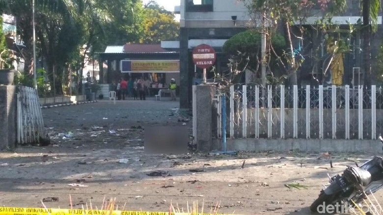 Теракти у церквах в Індонезії: кількість загиблих зросла до 11 людей (ФОТО, ВІДЕО)