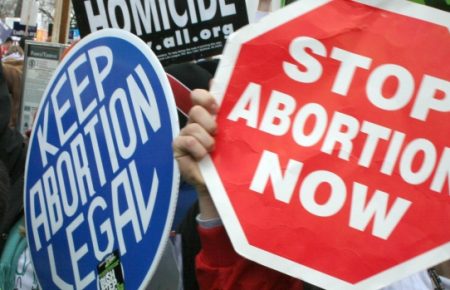 Більшість ірландців підтримують легалізацію абортів