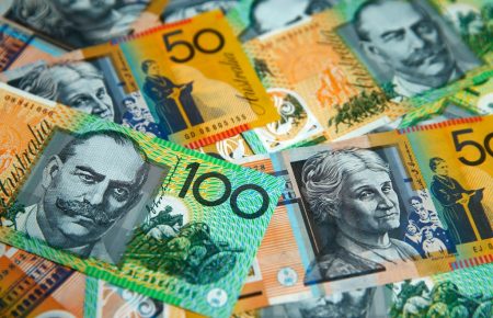 В Австралії заборонять платити готівкою більше 7,5 тисяч доларів