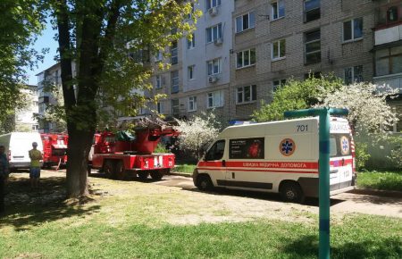 Через пожежу у Харкові евакуювали п’ятиповерхівку, є загиблий (ФОТО)