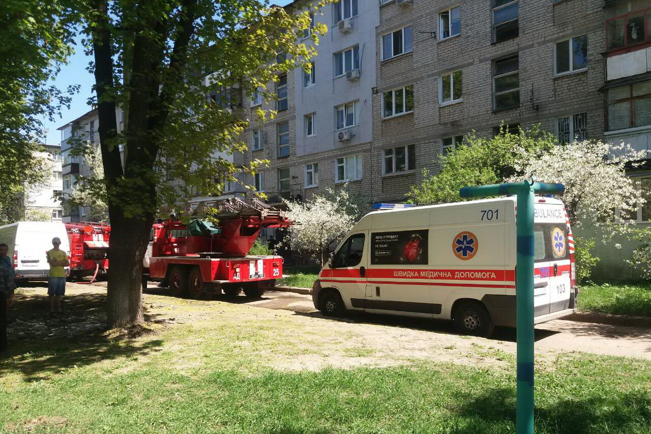 Через пожежу у Харкові евакуювали п’ятиповерхівку, є загиблий (ФОТО)