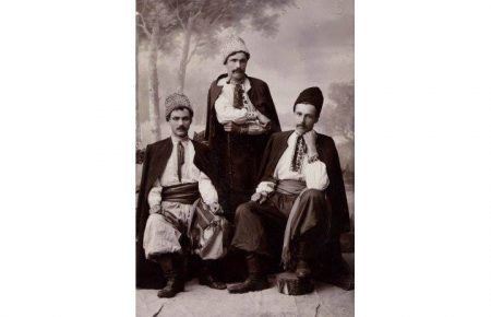Грицю шапка до лиця: як одягалися українські чоловіки понад 100 років тому?