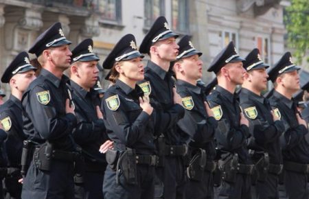 Чому українські поліцейські досі не мають ідентифікаційних номерів і часто без жетонів?