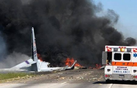 У США розбився військовий літак, п’ятеро людей загинули (ФОТО, ВІДЕО)