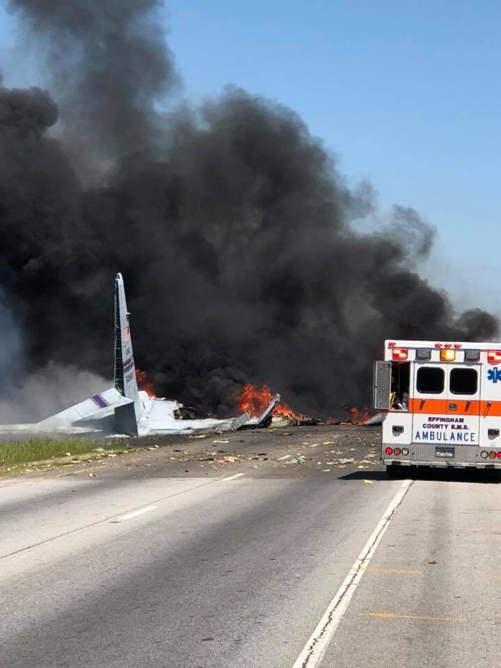 У США розбився військовий літак, п’ятеро людей загинули (ФОТО, ВІДЕО)