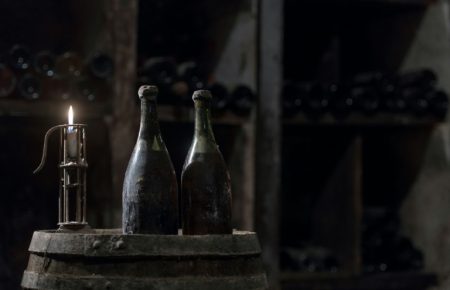 У Франції на аукціоні придбали вино XVIII століття за 103 тисячі євро (ФОТО)