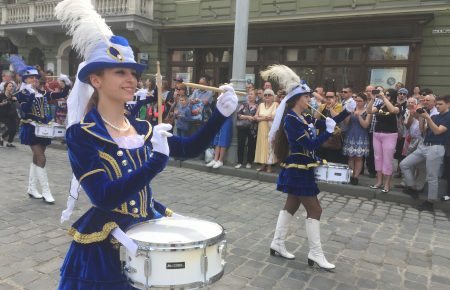 Король та півторитисячна хода – як у Львові святкують день міста (ФОТО)