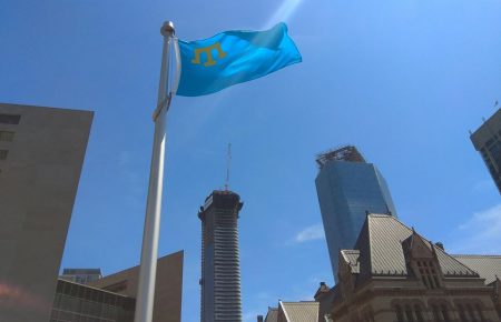 У центрі Торонто підняли кримськотатарський прапор (ФОТО, ВІДЕО)