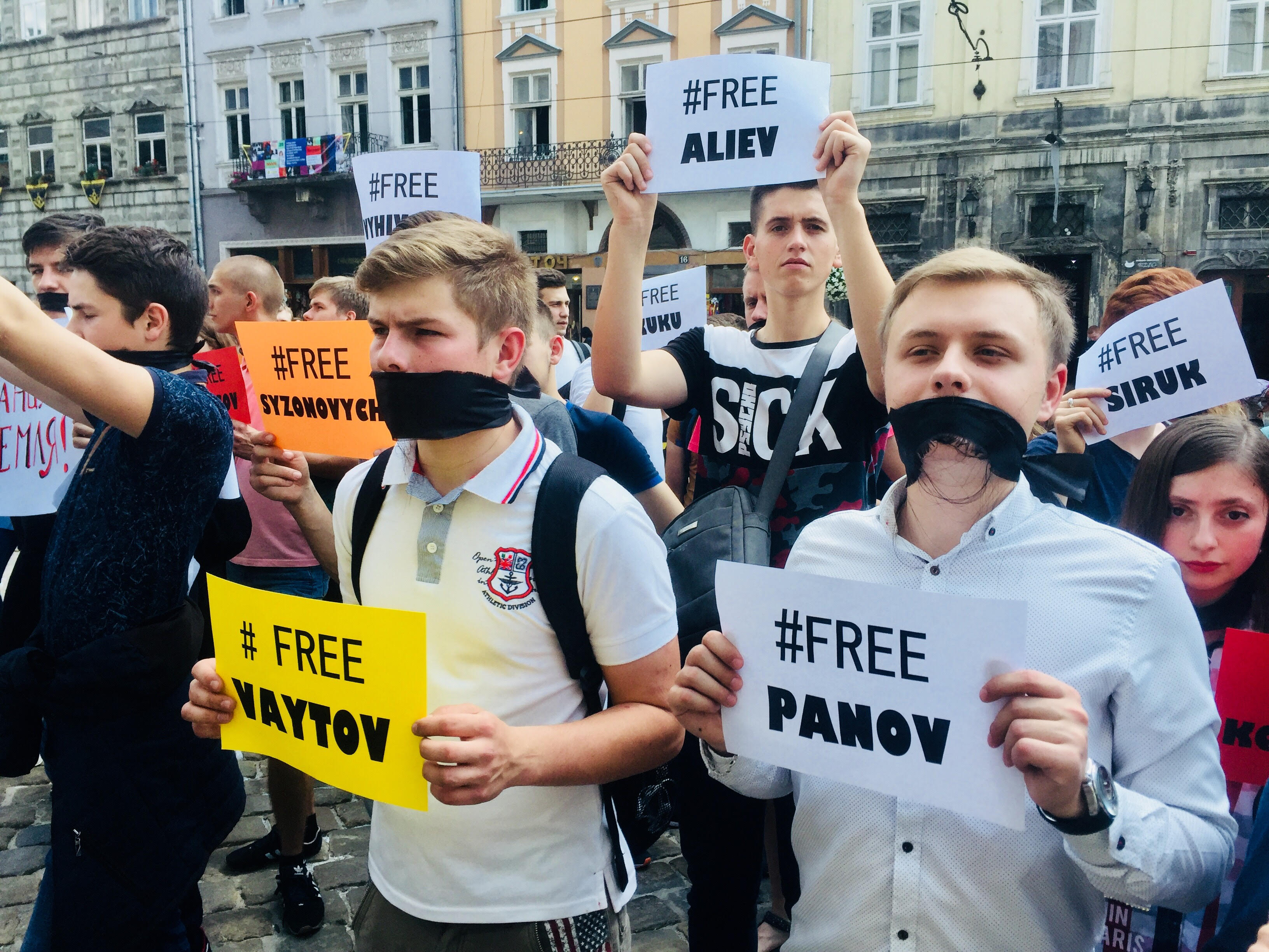 Львівські студенти вийшли на підтримку політв’язнів Кремля (ФОТО)