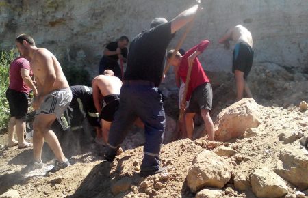 У Харківській області хлопець потрапив під завал піску на кар’єрі й загинув