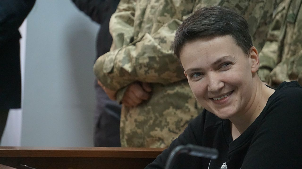 Надію Савченко та Володимира Рубана випустили з-під варти — Віра Савченко