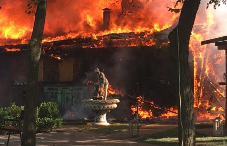Пожежа в Одесі: кафе «ВДВ» згоріло повністю