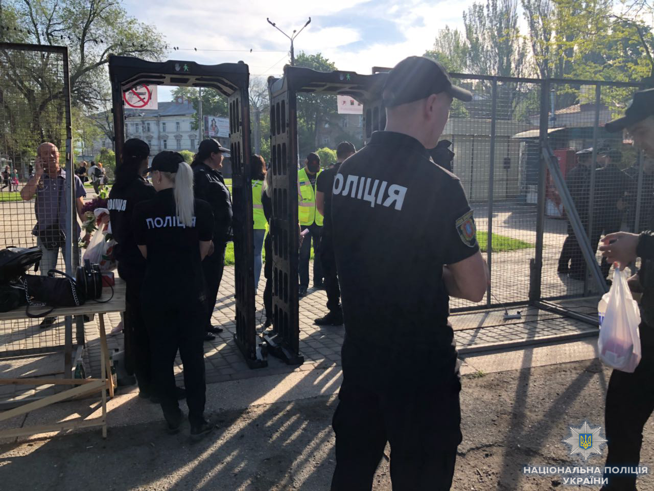 В Одесі поліція почала впускати людей через рамки на Куликове поле