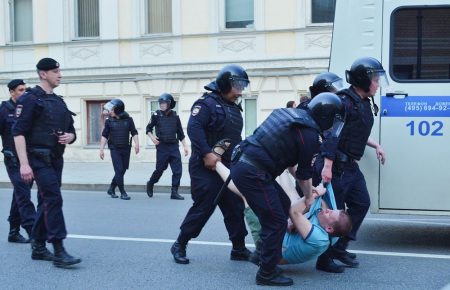 У ЄС очікують звільнення затриманих на акціях у Росії демонстрантів