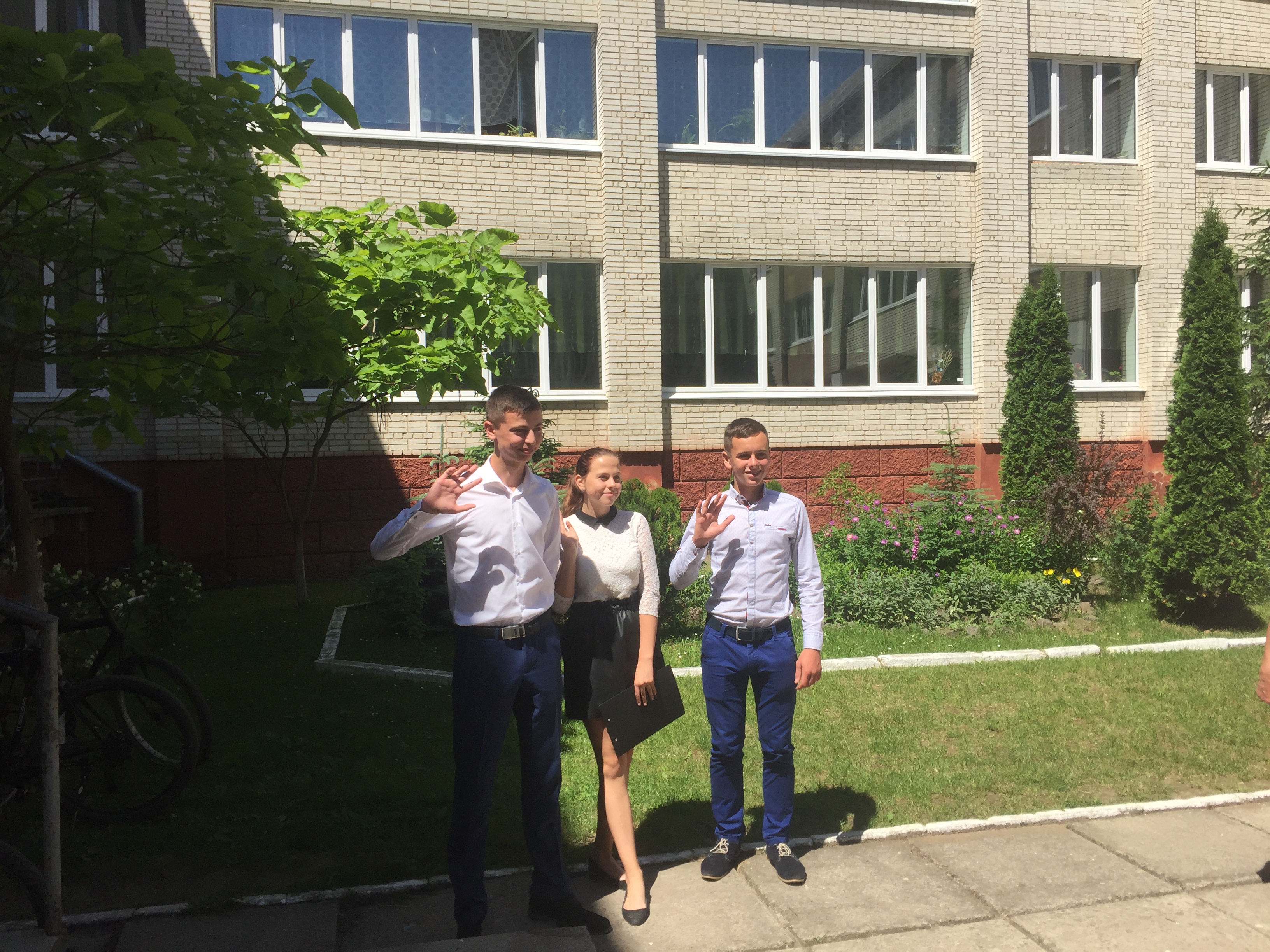 Школярі на Львівщині консультують з правових питань і створюють екологічні проекти