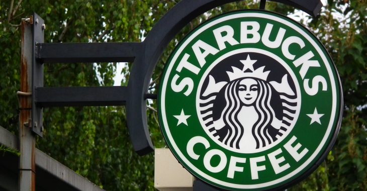 Starbucks закриває 8000 закладів у США для навчання співробітників расової терпимості Starbucks закриває 8000 закладів у США для навчання співробітників расової терпимості