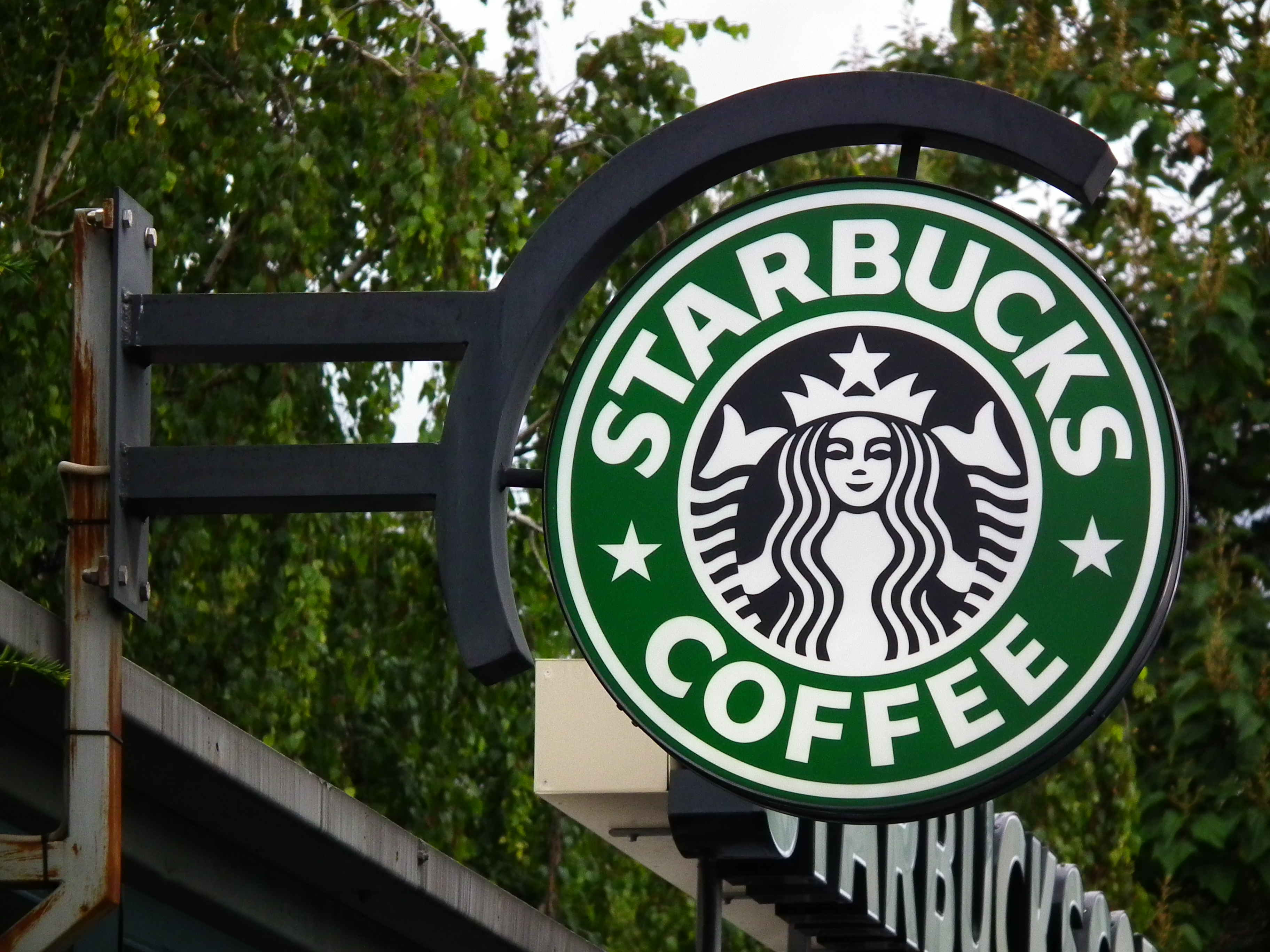 Starbucks закриває 8000 закладів у США для навчання співробітників расової терпимості