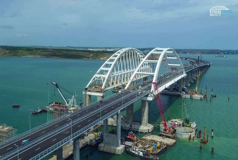 Україна може накласти санкції на європейські компанії за участь у будівництві Кримського мосту, - представник президента