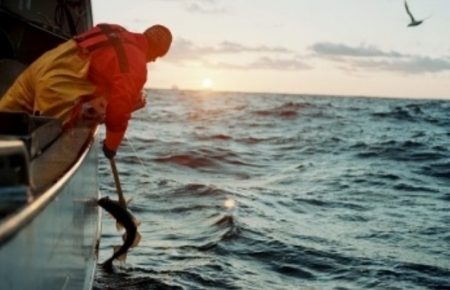 В Азовському морі зникли двоє українських рибалок