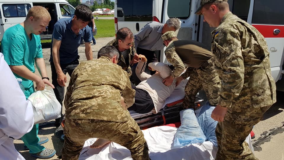 До Одеси літаком доставили 15 поранених військових (ФОТО)