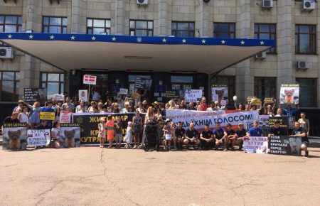 Зоозахисники вийшли на акцію до Житомирської ОДА проти створення хутряної ферми
