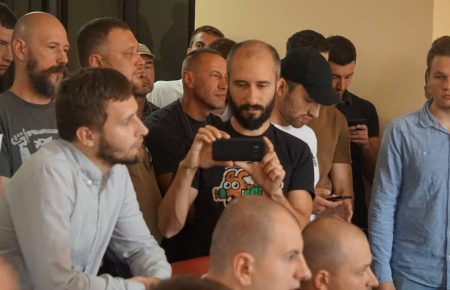 На засідання комісії у Київраді прийшли голова патрульної поліції Зозуля та праворадикали (ФОТО)