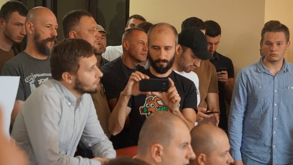 На засідання комісії у Київраді прийшли голова патрульної поліції Зозуля та праворадикали (ФОТО)