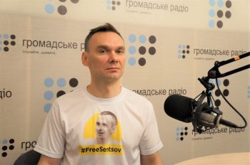 Олег сознательно идет на смерть, хотя очень хочет жить, - режиссер Аскольд Куров о встрече с Сенцовым Олег сознательно идет на смерть, хотя очень хочет жить, - режиссер Аскольд Куров о встрече с Сенцовым