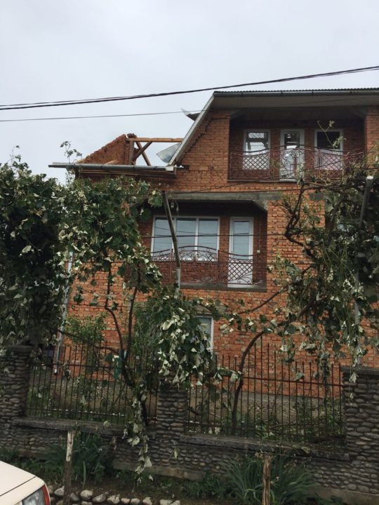 Дводенний буревій на Закарпатті: постраждали понад 800 покрівель, з півсотні будинків зірвало дах (ФОТО)