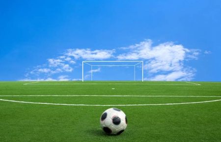 Маніпуляції ФФУ з закупкою трави для футбольних полів: НАБУ розпочало розслідування
