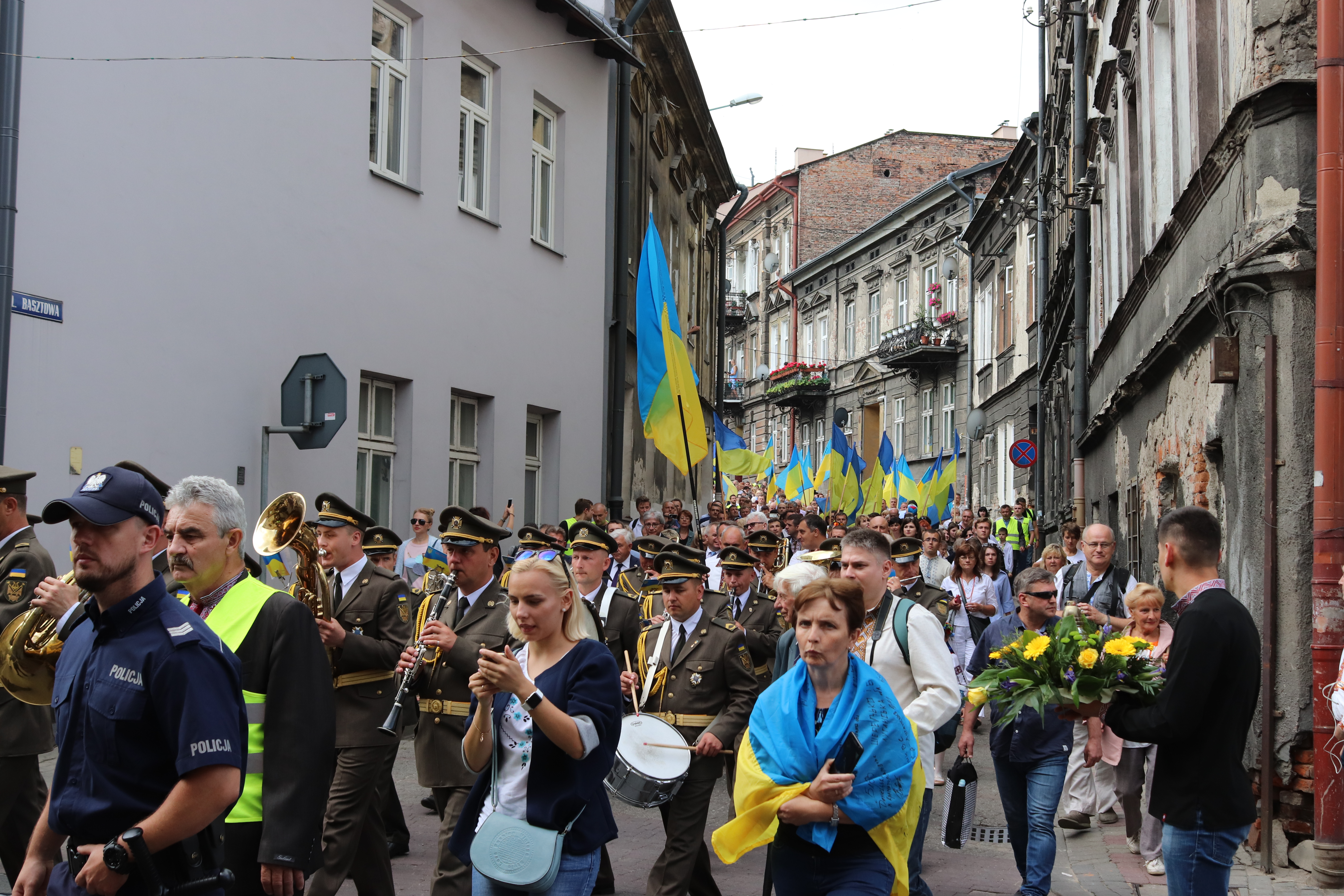 Украинский марш. Украинцы в Польше. Украинцы в Чехии. Поляки на улицах. Украинцы Галиции заробитчане в Польше.