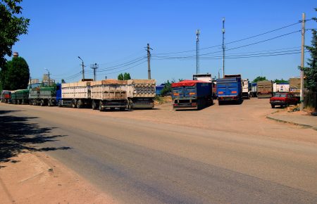 «Врятуйте наші будинки!», - в Одесі вимагали закрити одну з вулиць для вантажівок (ФОТО)