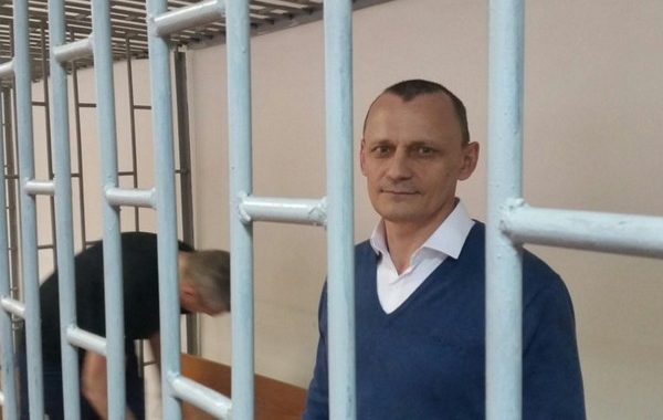 МЗС України вимагає впустити уповноважену до політв'язня Карпюка МЗС України вимагає впустити уповноважену до політв'язня Карпюка