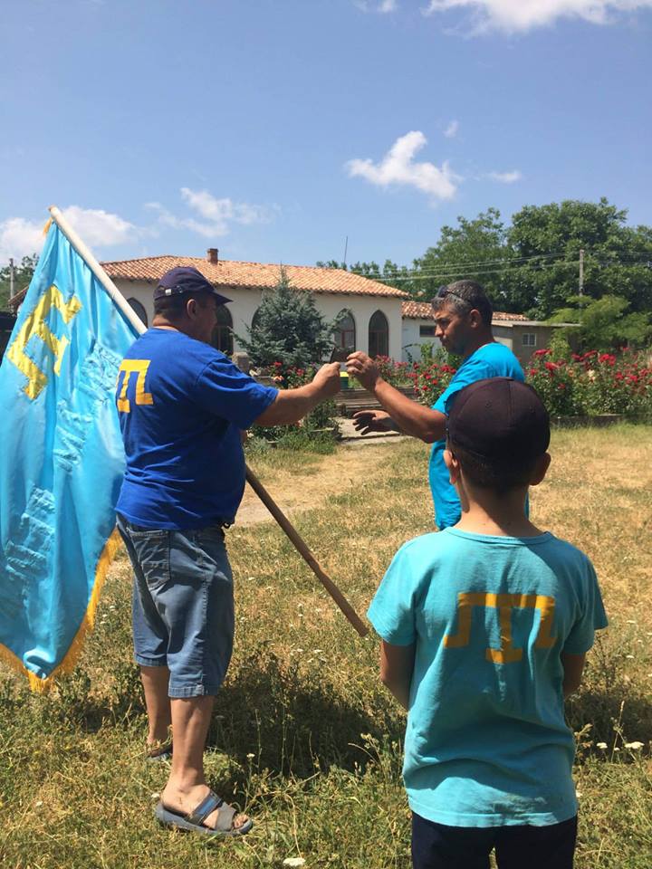 У Криму активісти влаштували марафон до дня кримськотатарського прапора (ФОТО)