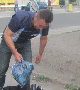 На Луганщині поліція затримала чоловіка, що перевозив 1,5 кг наркотиків (ФОТО)