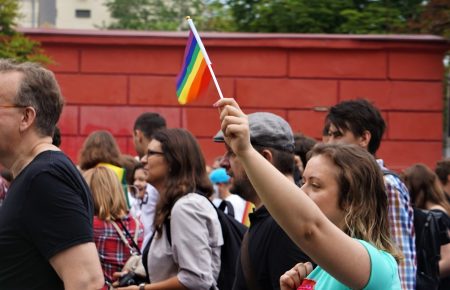 ЗМІ: Порошенко готує законопроект про рівні права, що стосуватиметься, зокрема, прав ЛГБТ+