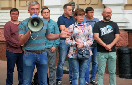 В Одесі після нападу на телеведучого містяни вийшли на мітинг (ФОТО)