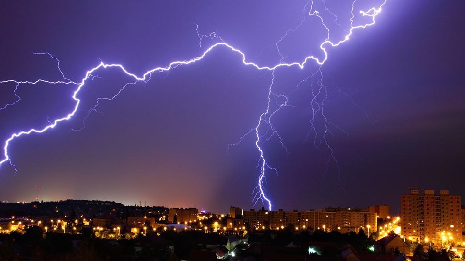 Завтра в Україні оголошено штормове попередження