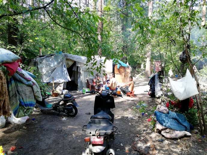 «Нацдружини» розгромили ромське поселення у Києві (ВІДЕО)