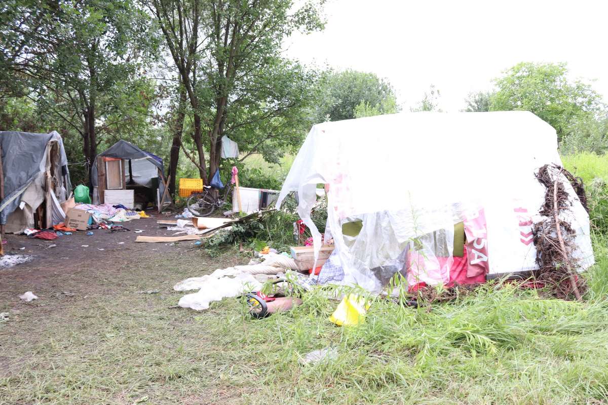 «Не говорячи нічого, почали їх різати»: у ромському поселенні біля Львова жили 14 людей