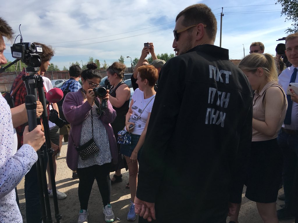 Брат Навального вийшов із в'язниці з надписом ПТН ПНХ (ФОТО, ВІДЕО)