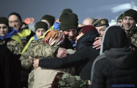 Півроку на подачу документів: 19 звільнених з полону на Донбасі отримали допомогу у розмірі 100 тисяч гривень