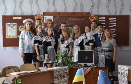 Як допомогти дітям з «сірої зони» побачити Україну?