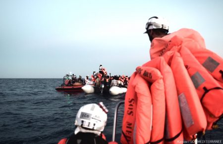 Новий уряд Італії відмовився прийняти судно з 629 мігрантами на борту (ФОТО)